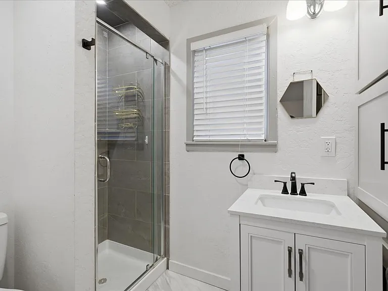 1011 Walnut St — Photo 17