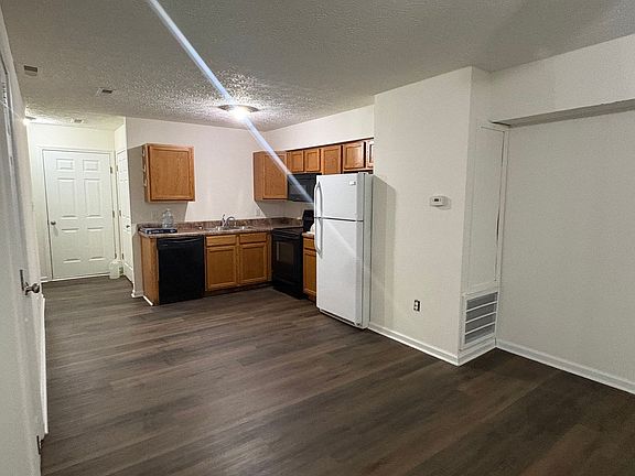 4th image of 541 McFadin Station St #B
