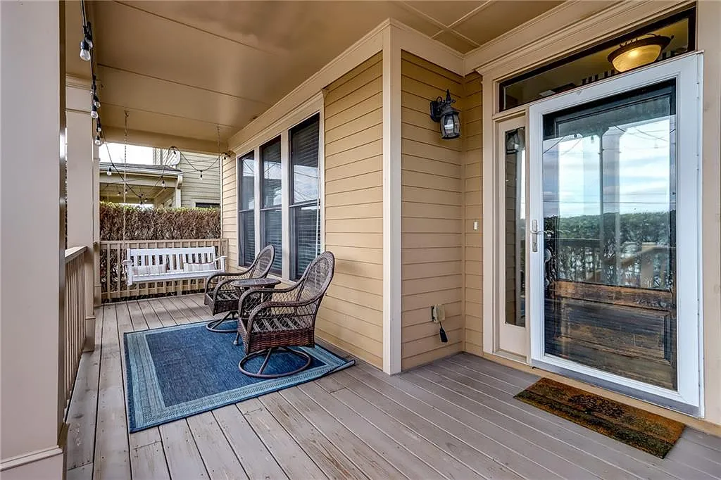 3 bed, 3.0 bath, 1880 sqft, $3,750 — Photo 2