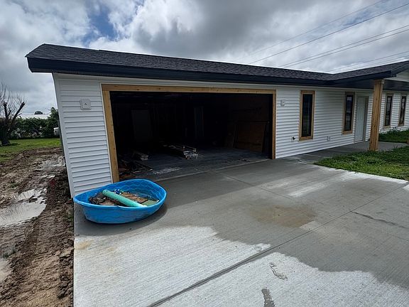 3rd image of 1801 N Holmes Dr