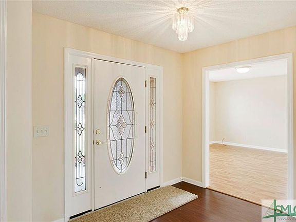 3rd image of 224 Slayton Cir