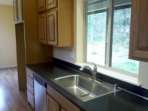4th image of 181 SE Gosnell Ln
