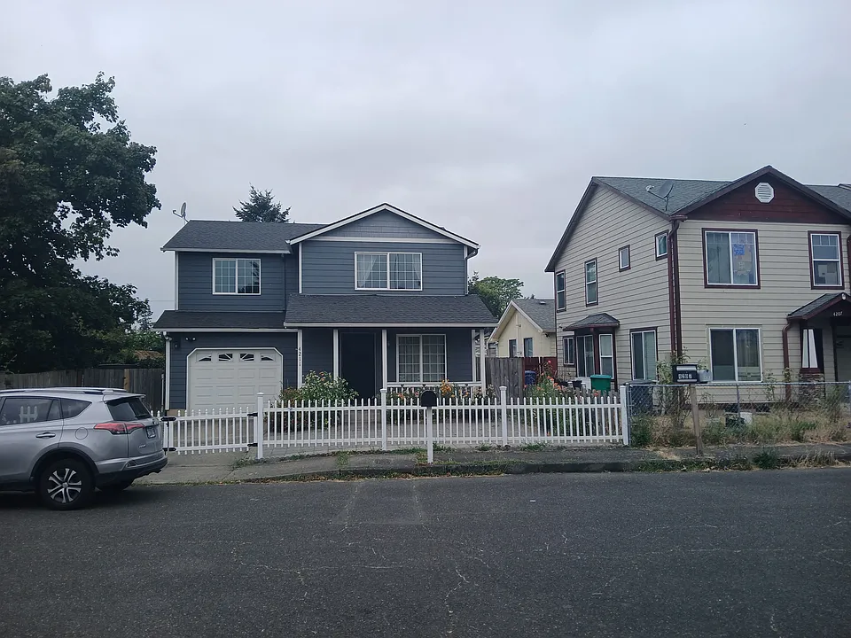 4211 SE 94th Ave