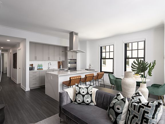 5th image of 2313 N Lincoln Park W #902