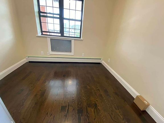 4th image of 26-26 18th St #4R