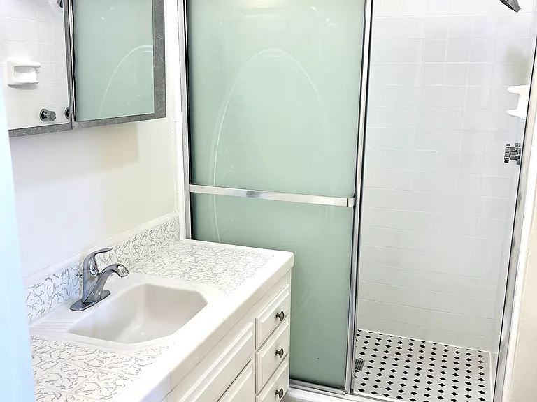 817 2nd St #301 — Photo 10