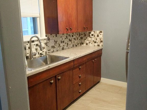 3rd image of 629 N Francis Ave