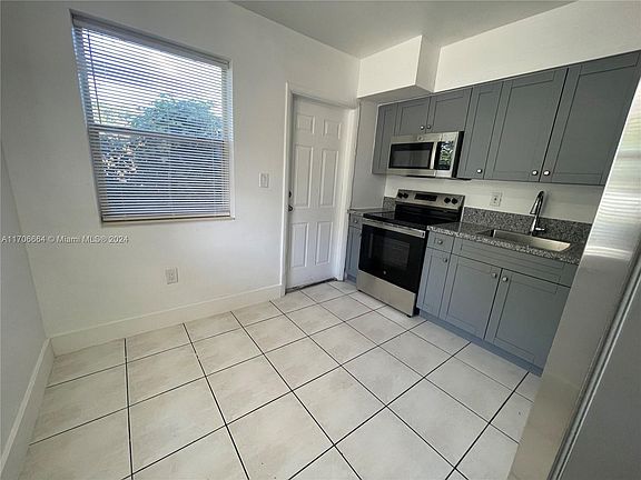 4th image of 1372 NE 149th St #1372
