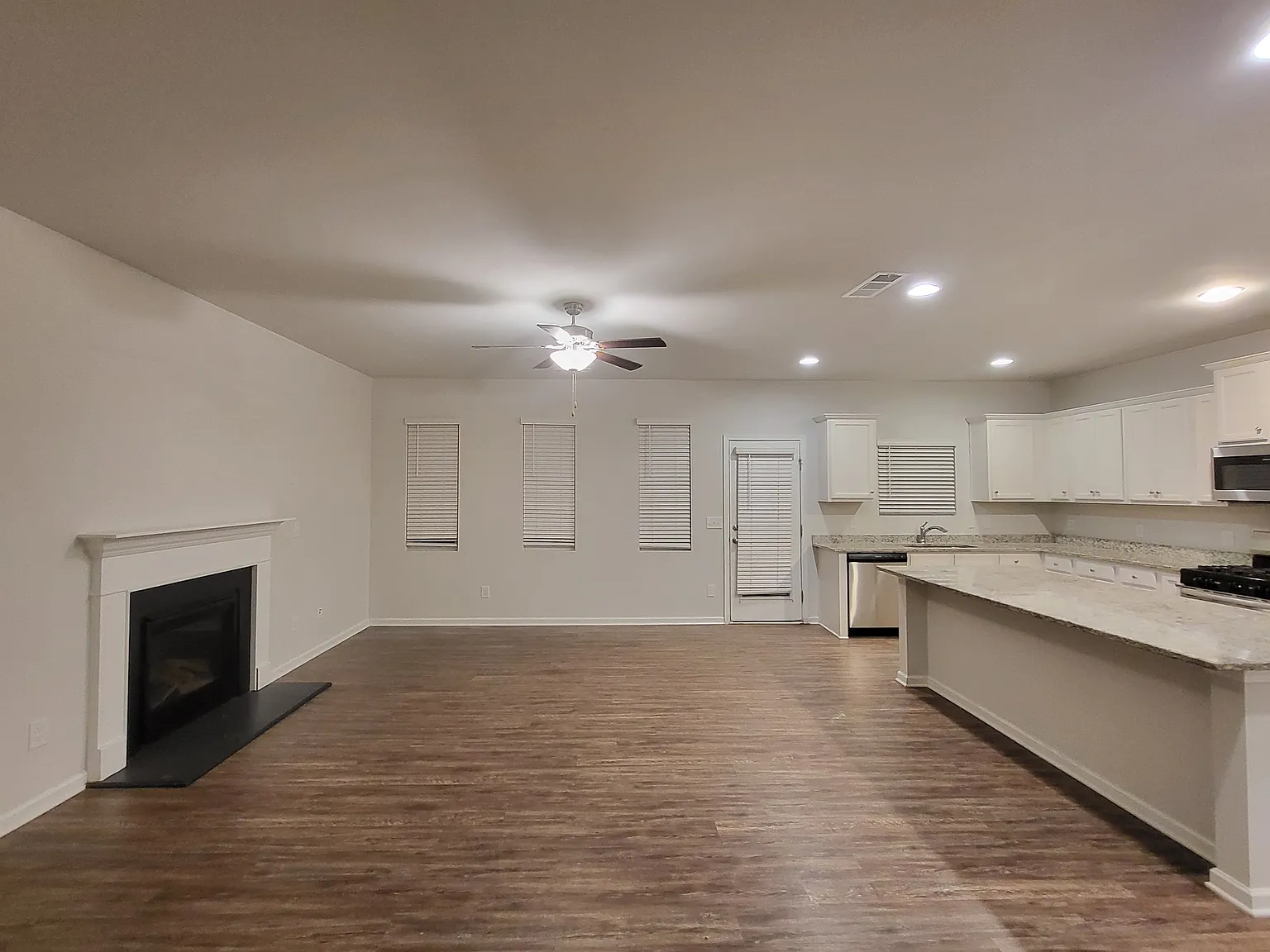 4 bed, 2.5 bath, 2250 sqft, $2,150 — Photo 3