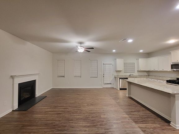 3rd image of 118 Pointe Pl