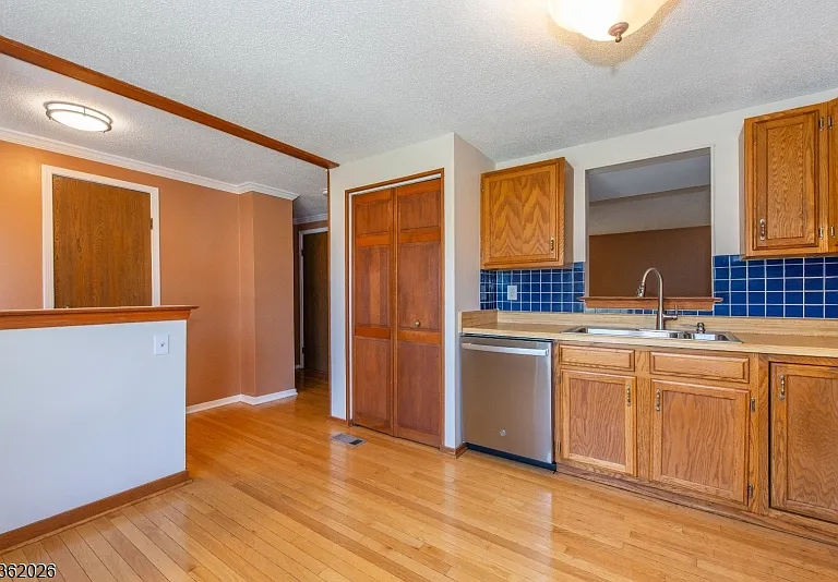 12 Liberty Ln — Photo 8