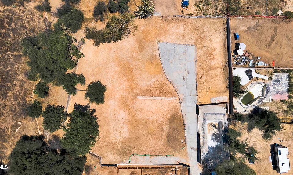 1st image of 575 W Loma Alta Dr