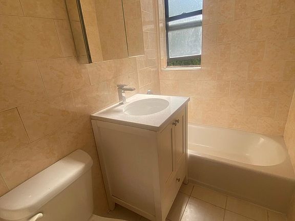 5th image of 260 Valentine Ln APT 2G