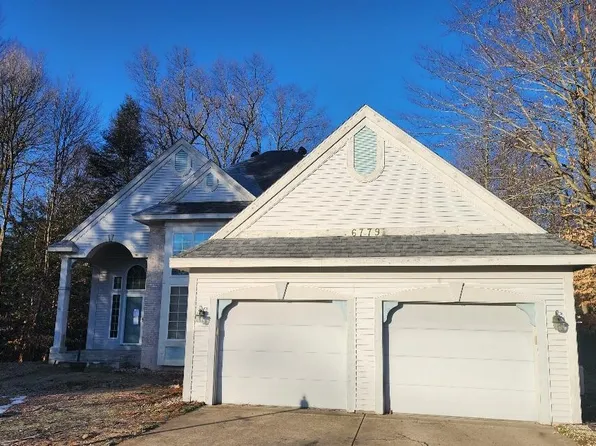 6779 Beech Creek Dr, Fruitport, MI 49415