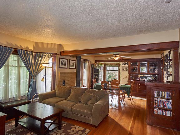 2nd image of 204 6th Ave NW