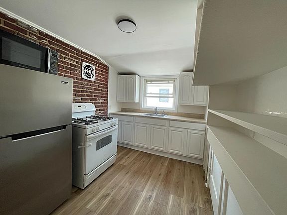 3rd image of 5 Ardmore Ave #0