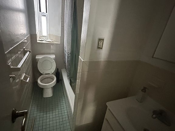 5th image of 1809 Marmion Ave APT 25