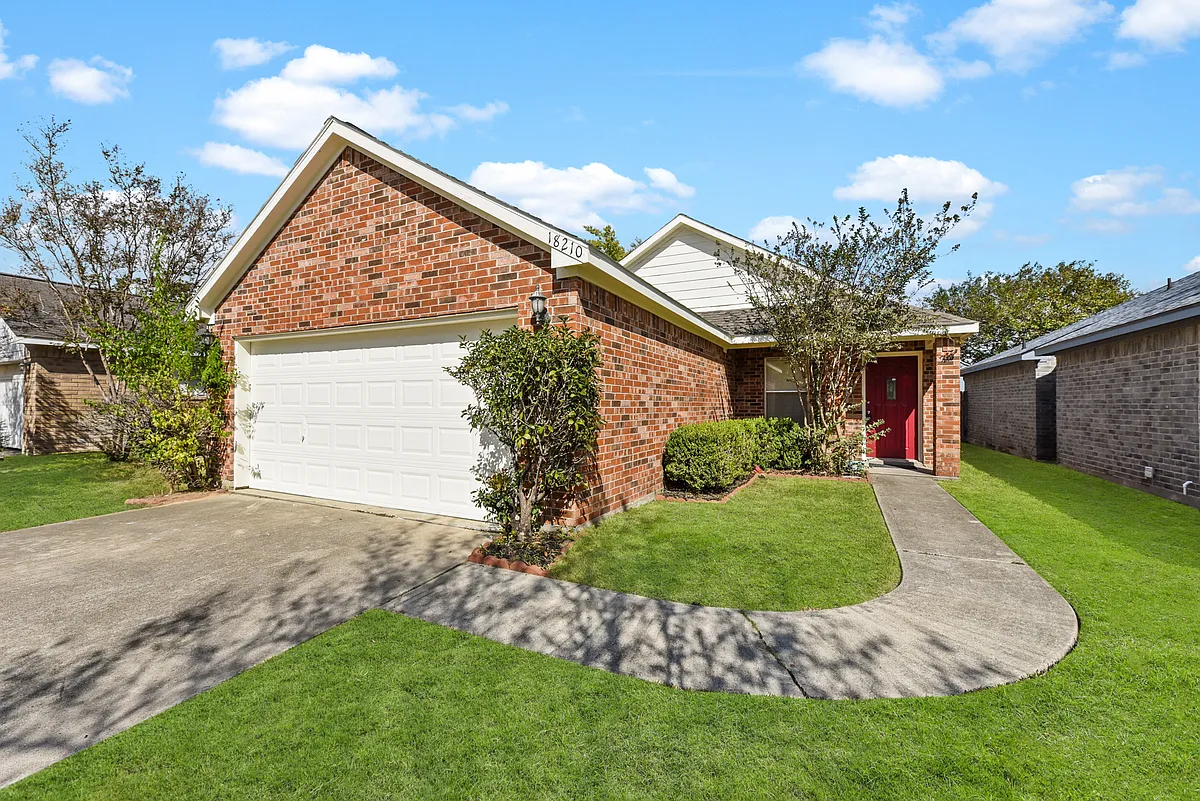 Building Photo - 18210 Beaverdell Dr