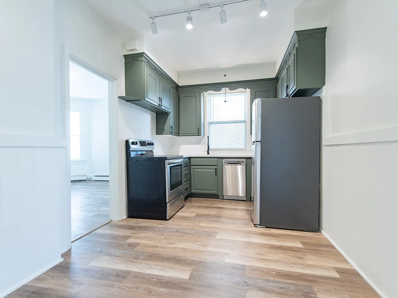 1 bed, 700 sqft, $1,875 — Photo 3