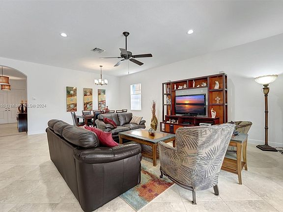 4th image of 6932 Lakeside Cir S
