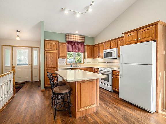 4th image of 1071 Aspen Dr