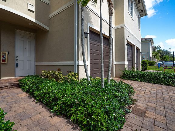 3rd image of 2714 SW 81st Terrace #2706