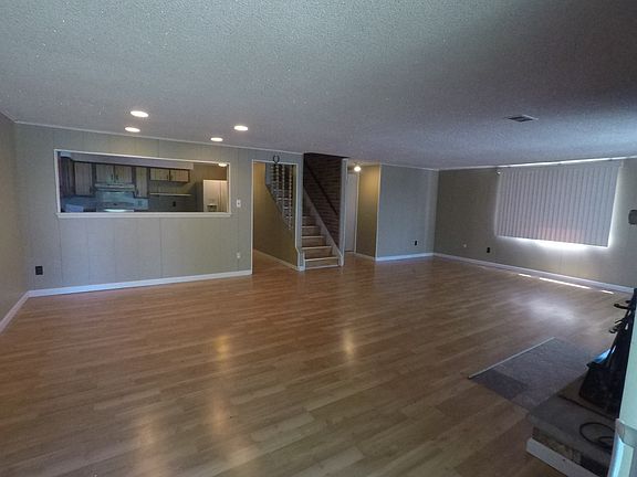 Lower Level/Walk out