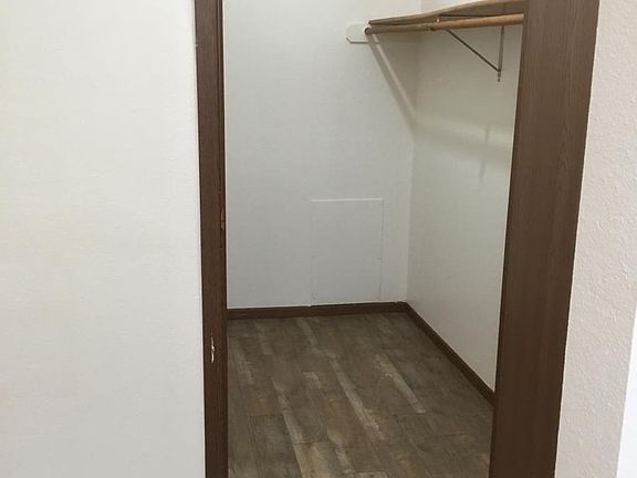 Entry Closet_01282022