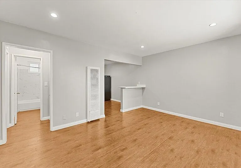 1711 Delaware Ave #5 — Photo 7