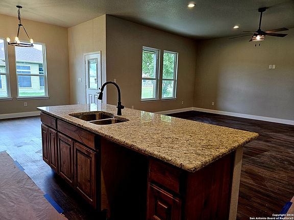 3rd image of 1115 Iris Crescent Dr