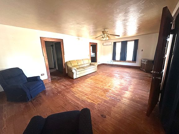 2nd image of 109 8th St