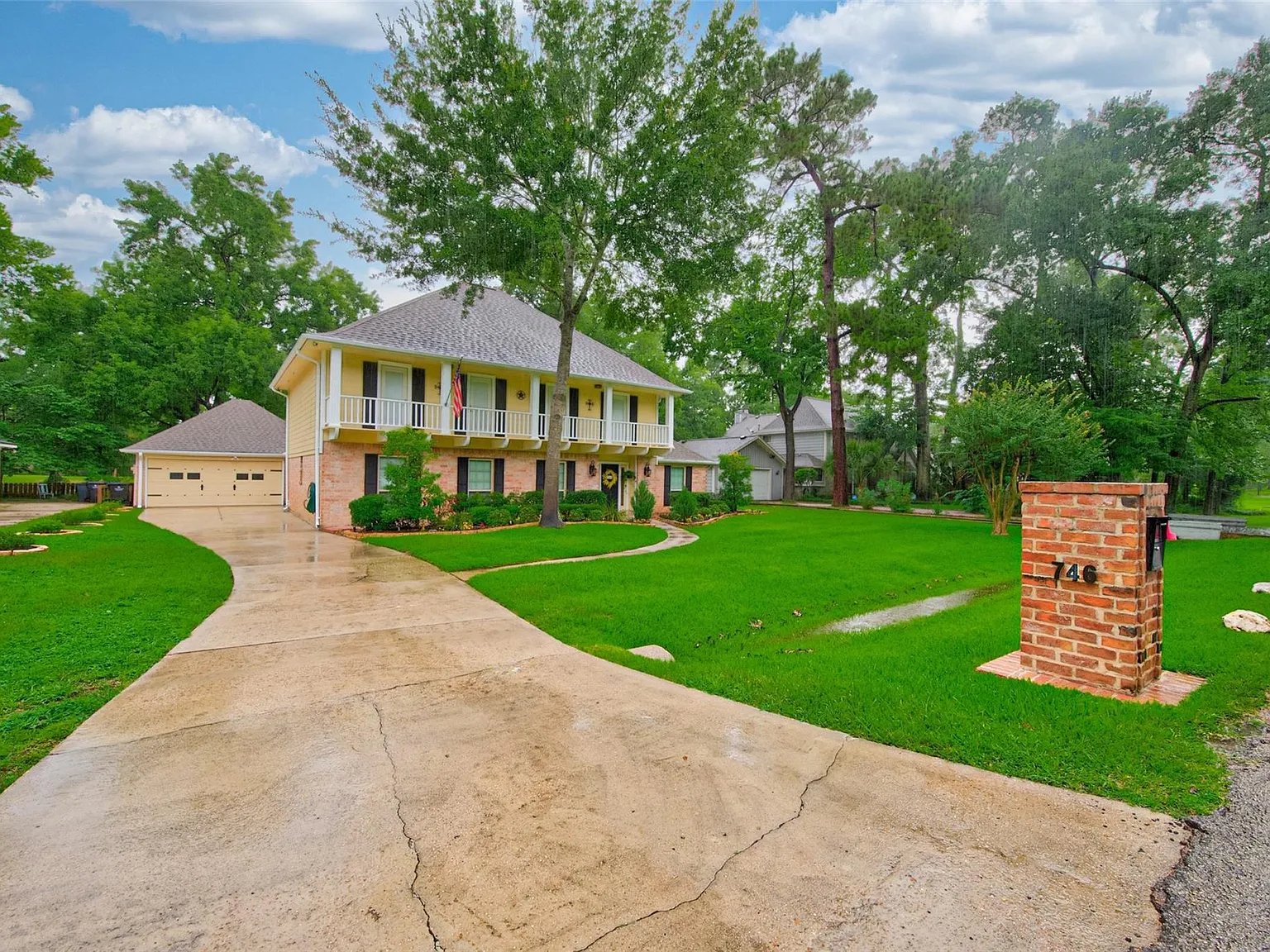 5 bed, 2.5 bath, 2822 sqft, $3,300 — Photo 2