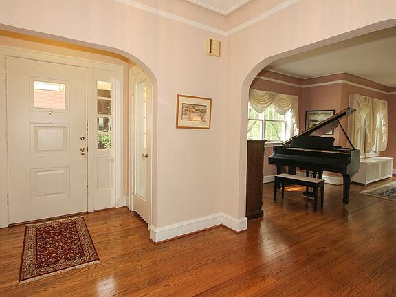 2nd image of 909 Bonnie Brae Pl