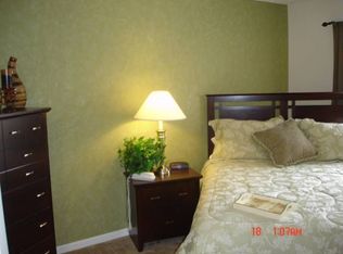 470 Foxboro Dr, Wheeling, IL 60090
