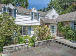 16 Crows Nest Rd, Bronxville, NY 10708