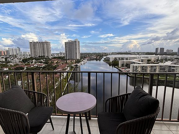4th image of 1331 Brickell Bay Dr APT Bl21