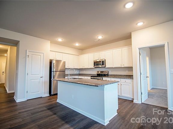 4th image of 5100 Kings Pinnacle Dr