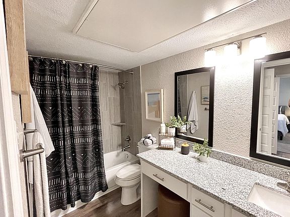 3rd image of 1520 Enclave Pkwy APT 1102