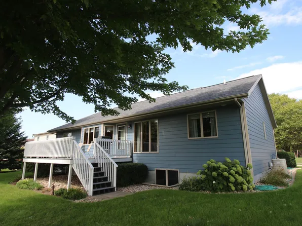 1061 29th St, Spirit Lake, IA 51360