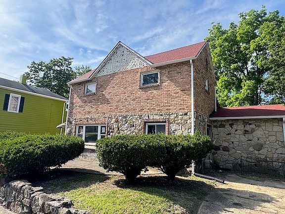 2nd image of 916 Innisfallen Ave