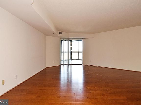 5th image of 900 Stafford St #1409