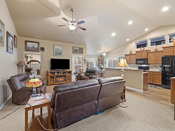 3rd image of 3708 Lantana Dr