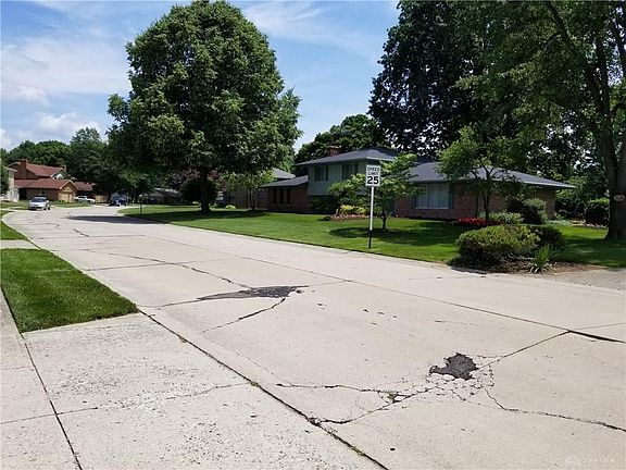 3rd image of 460 Blackstone Dr