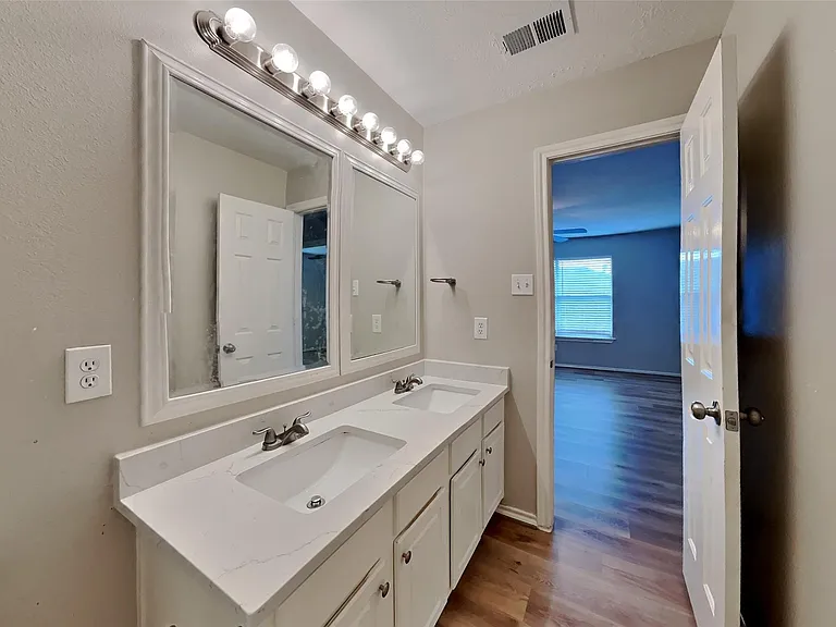 22076 Knights Cove Dr — Photo 19