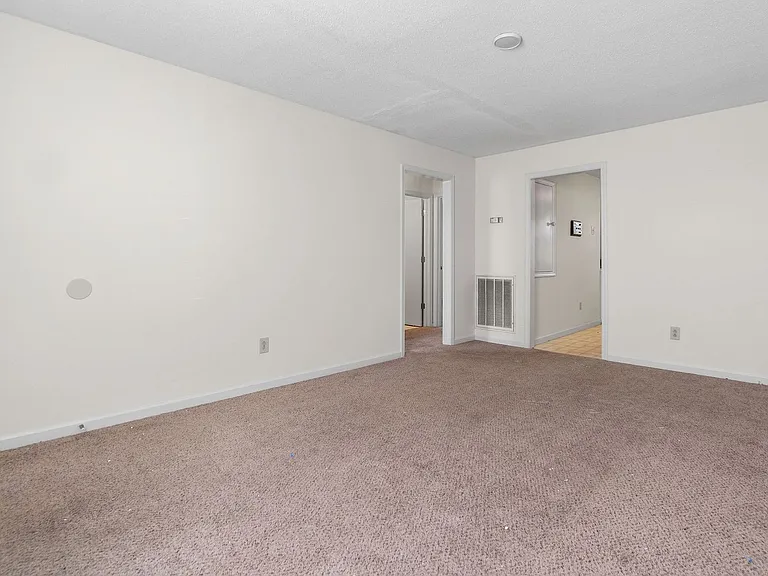 112 Stephanie Dr — Photo 3