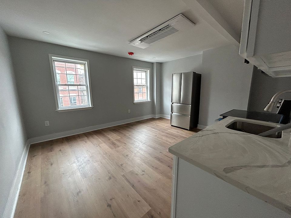 2nd image of 430 Dickinson St #3F