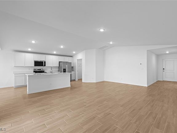 3rd image of 2905 NE 4th Ave