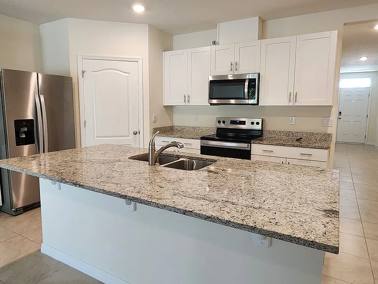 59 Melogold Dr — Photo 8