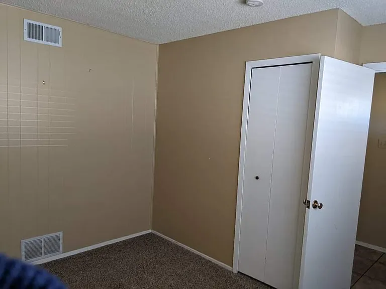 2000 Thomas Dr — Photo 14