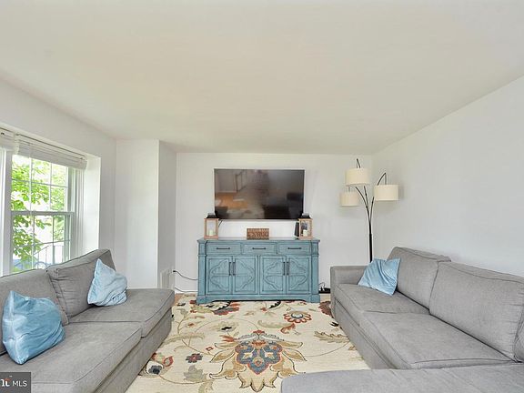 3rd image of 5217 Pleasure Cove Ct